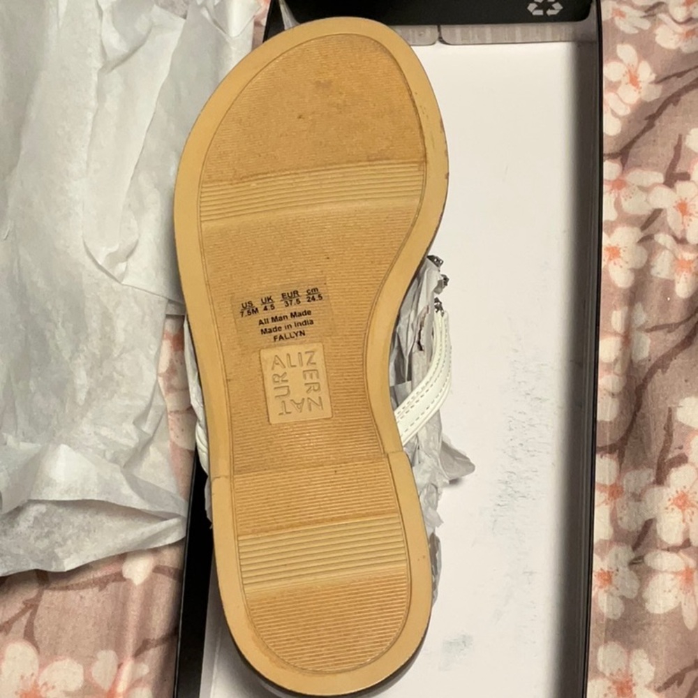 Sandals - Picture 7 of 7